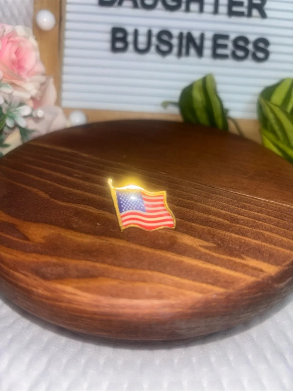 Tie Pin Badge US Flag Stars & Stripes Metal Finish, Colour Enamel Finish